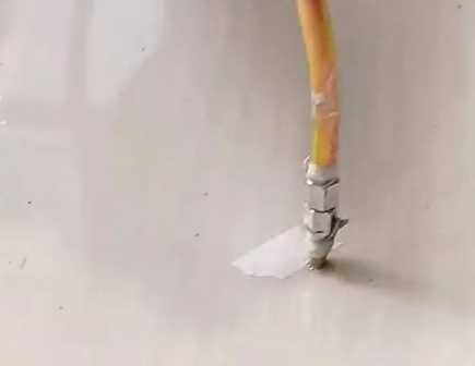 饶阳瓷砖空鼓维修公司专业解答在瓷砖铺贴过程中，如果使用的砂料过粗（如全部使用了粗砂），可能会导致以下问题